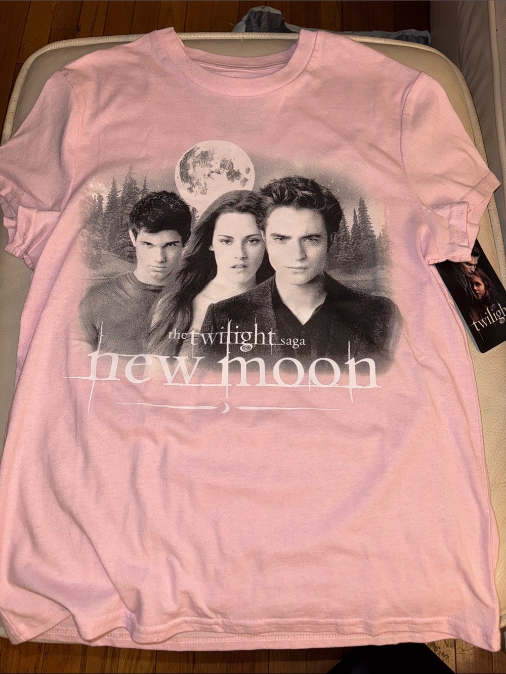 NWT Twilight Saga New Moon Graphic Tee - Pink